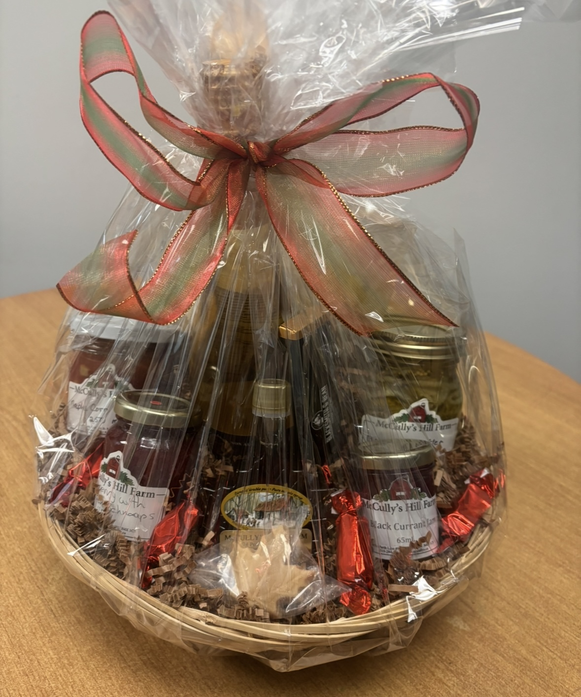 McCullys Hill Farm Gift Basket - Includes Maple Syrup, Maple Corn Salsa, Black Current Jam, Bread & Butter Pickels, Cranberry Chutney, Strawberry with Peach Schapps Jam AND MORE!!!!